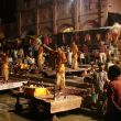 Ceremonia nad Gangesem (Varanasi)